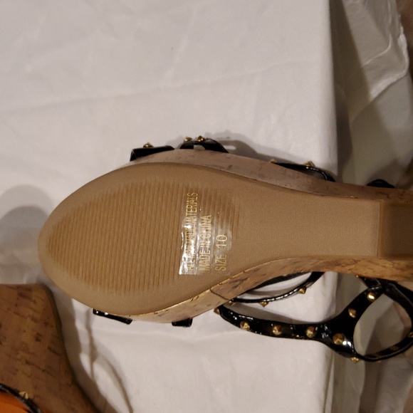 Wedge sandals with Black straps and gold stud detail - Picture 3 of 4